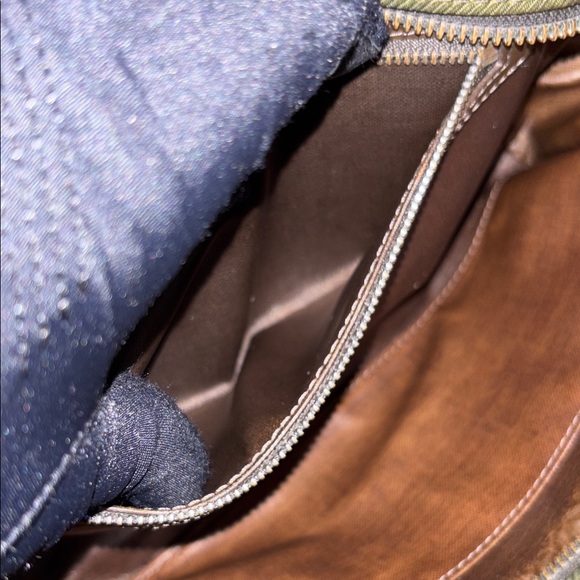 Louis Vuitton Khaki Men's Toiletry Bag Needs Repair - Picture 8 of 10